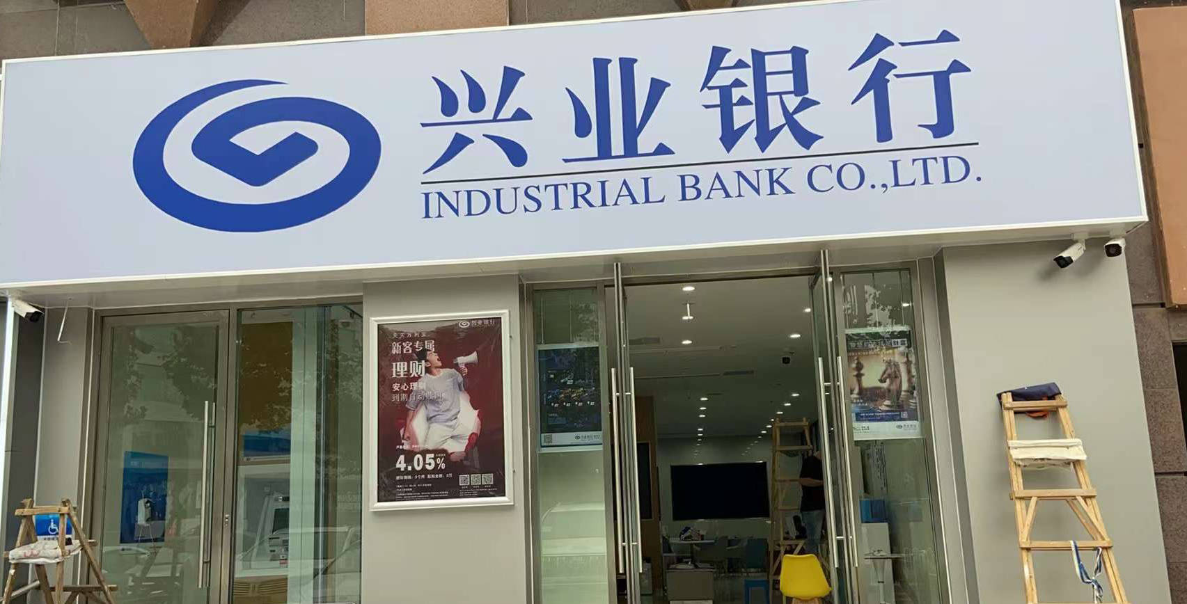 卡布燈箱制作的門(mén)頭招牌優(yōu)勢(shì)